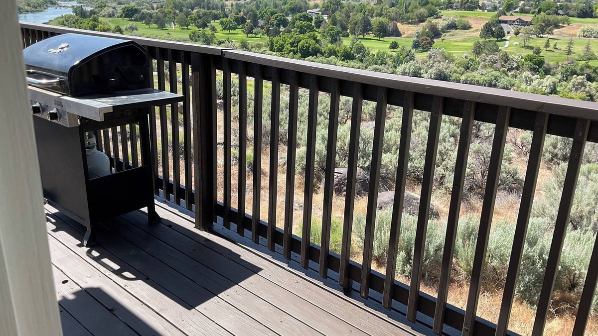 Buhl House | Snake River canyon 2 bedroom house in Buhl overlooking the river & golf course
