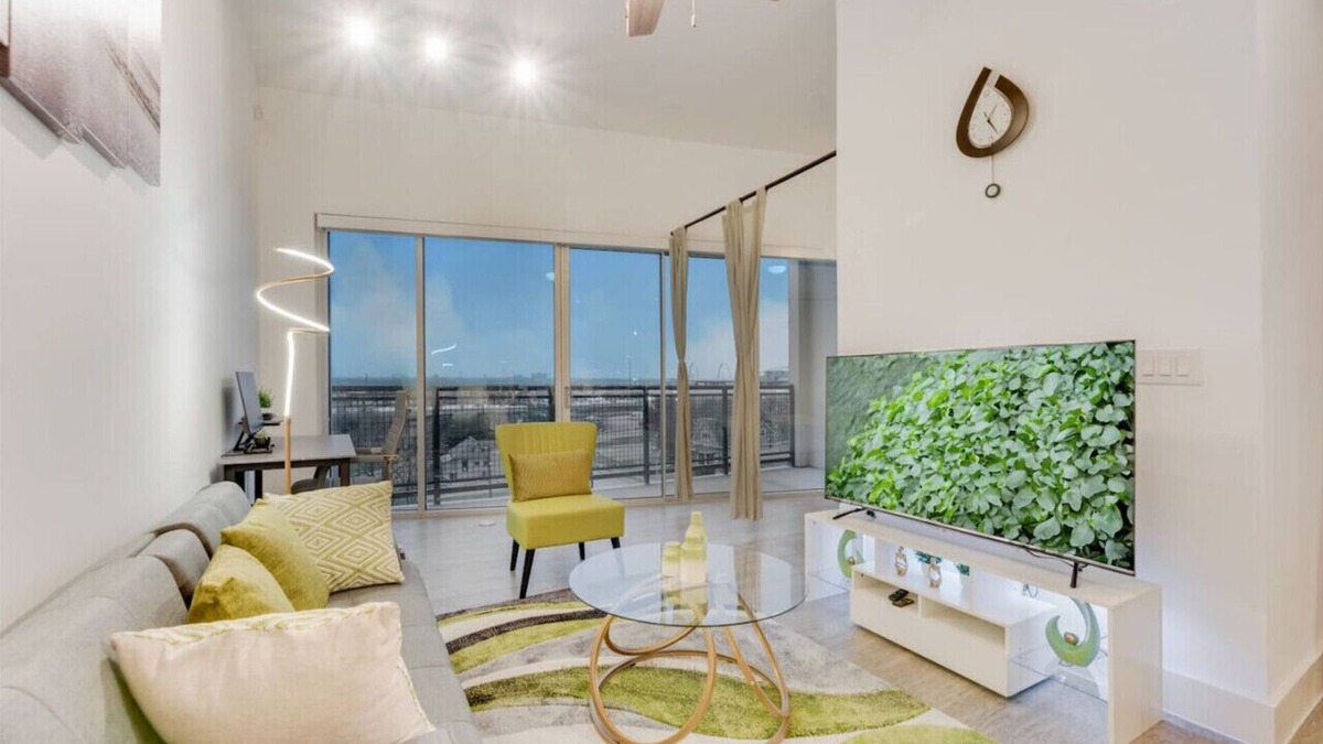 Cedars Apartment | Snappy loft style 2BR | Gym | Parking | Workspace