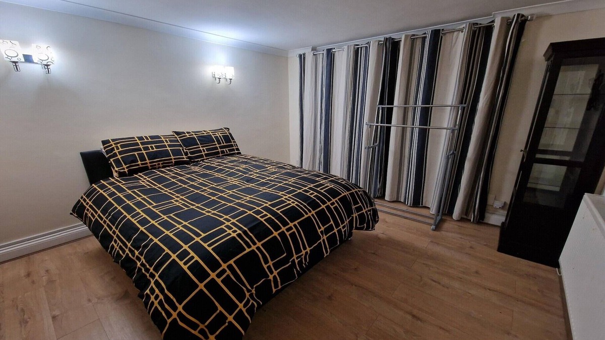Slough Apartment | SnoozeDen Chalvey | Double Room
