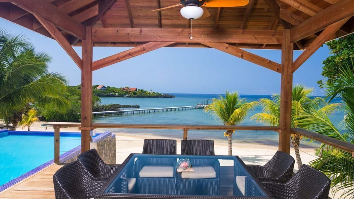 Gibson Bight Villa | Snorkel from your own Private Beach/Dock/Infinity Pool/Spacious Luxury Living