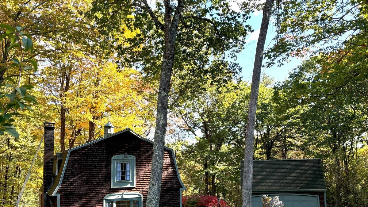 Gardner House | Snow Blanket Barn!nFamily-Friendly, Charming & Cozy 3-bedroom - Gardner MA