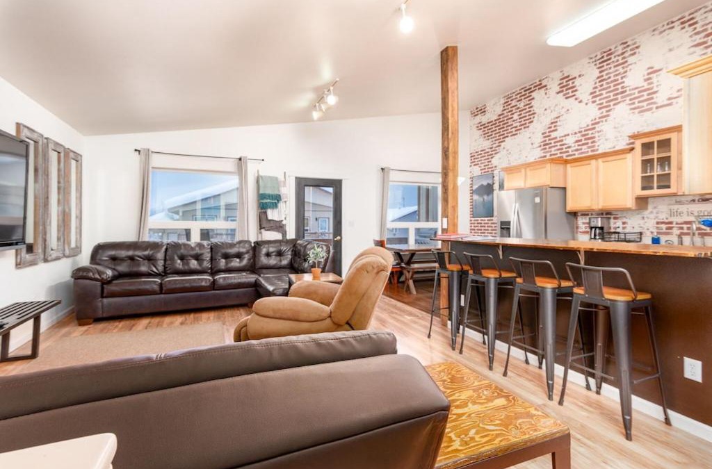 Valdez House | Snow Capital Suite - Sauna - Heated Garage