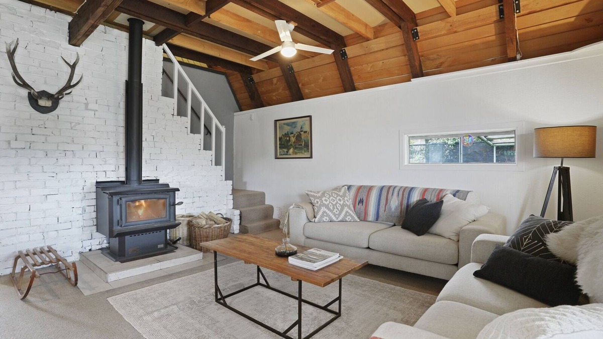 Fairlie House | Snow Chalet - Fairlie Holiday Home