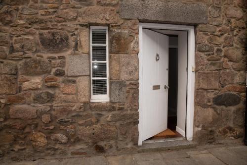 Central Aberdeen House | Snow Cottage, Old Aberdeen, 3 bedroom luxury