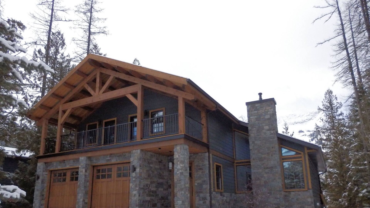 East Kootenay House | Snow Lake House - great location, 5 bedroom large house on ski hill (C$/US$/£)