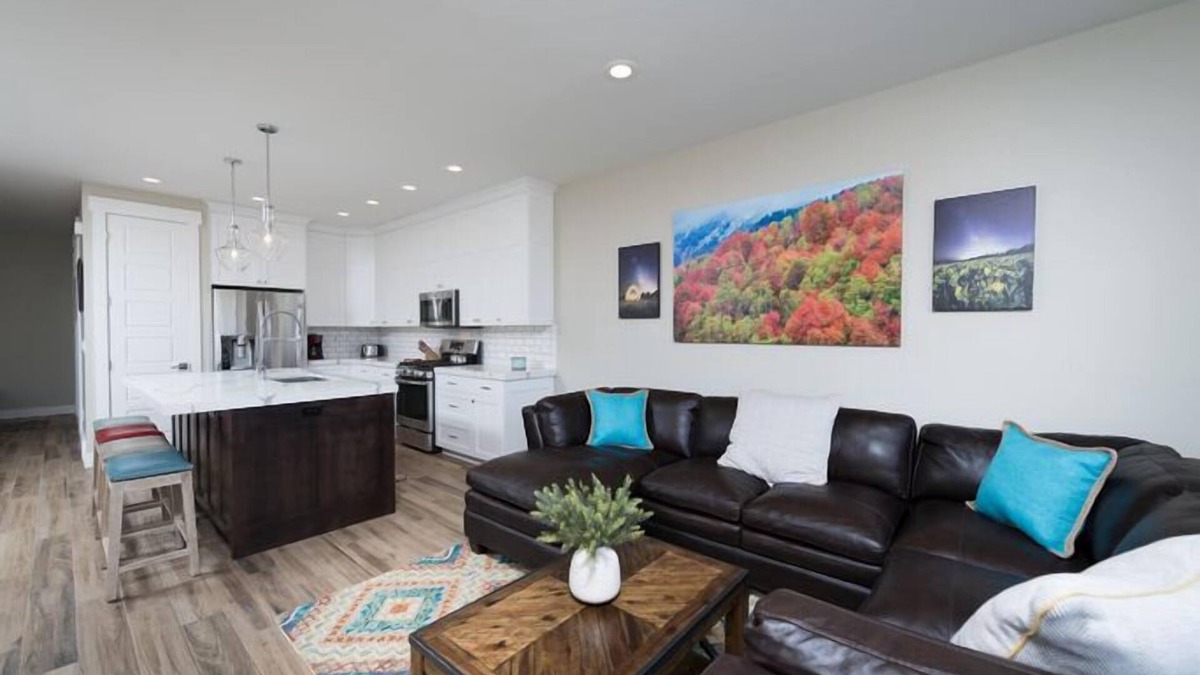 Huntsville House | Snowbasin Area Rental near Pineview Dam EW23A