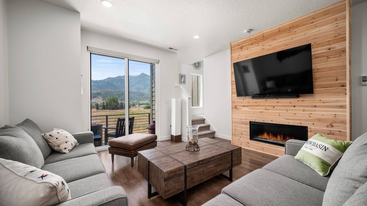 Mountain Green House | Snowbasin Chalet Ro5061| Pool |Hot Tub |Pickleball