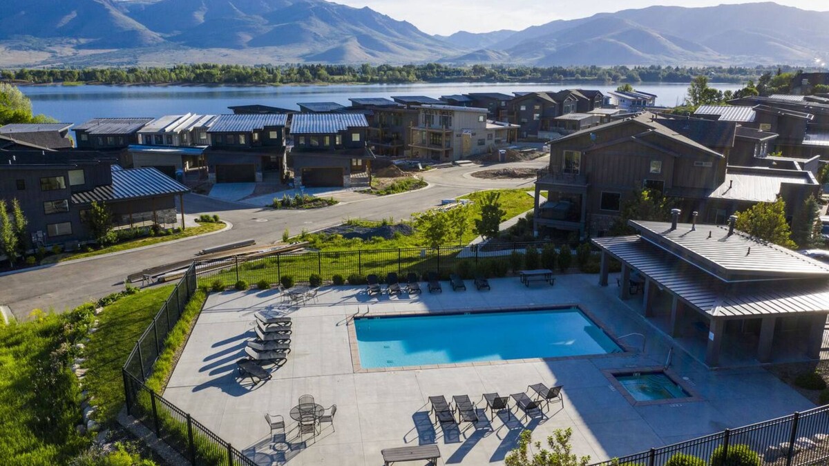 Huntsville House | Snowbasin Lodging with Private Hot Tub EW1