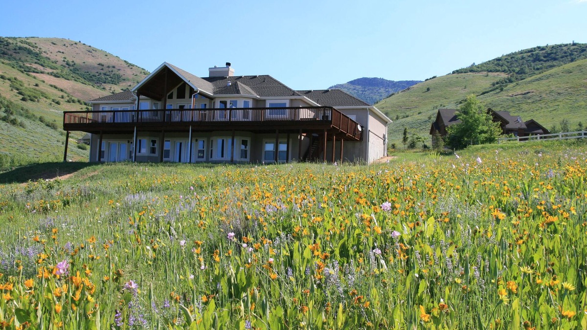 Huntsville House | Snowbasin - Utah's Hidden Skiing Treasure!