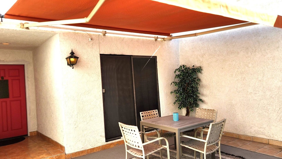 The Movie Colony Condo | Snowbird Delight. Two-minute walk to downtown action. Casino around the corner.