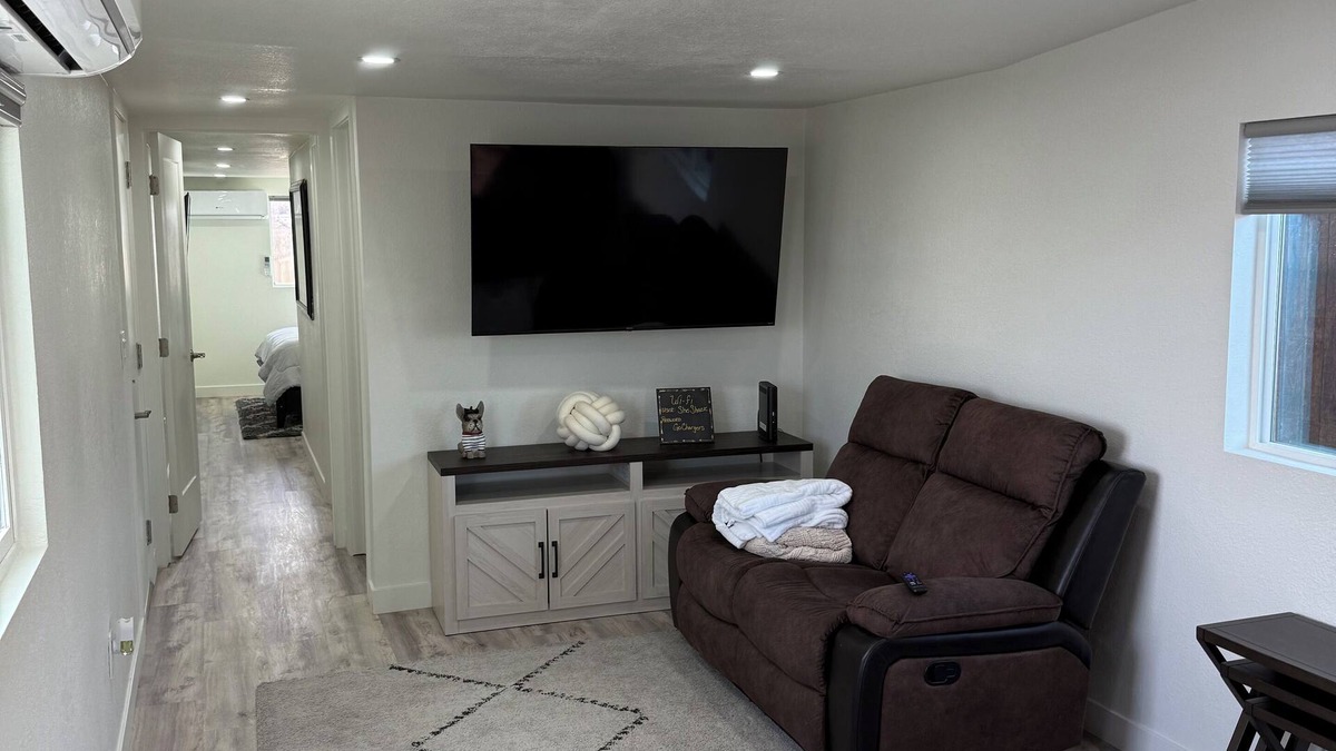 Cienega Springs House | Snowbirds' Retreat newly remodeled house with AC/Heat & WiFi on Parker Strip.
