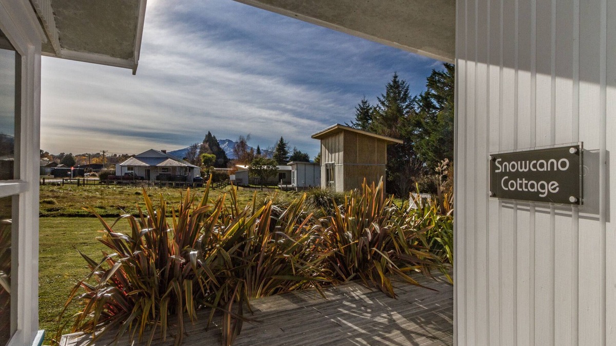 Rangataua Cottage | Snowcano Cottage - Rangataua Holiday Home