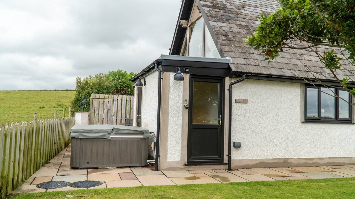 Newton in Furness Cottage | Snowdrop Cottage - Single level property with Hot Tub.