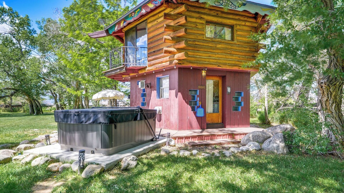 Clark Cabin | 'Snowflake Cabin' - Mins to Cody & Red Lodge!