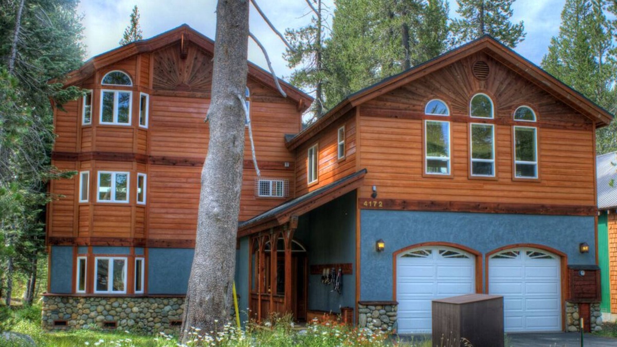 Serene Lakes House | 'Snowflake Chalet' Bright, beautiful, spacious mountain retreat in Serene Lakes
