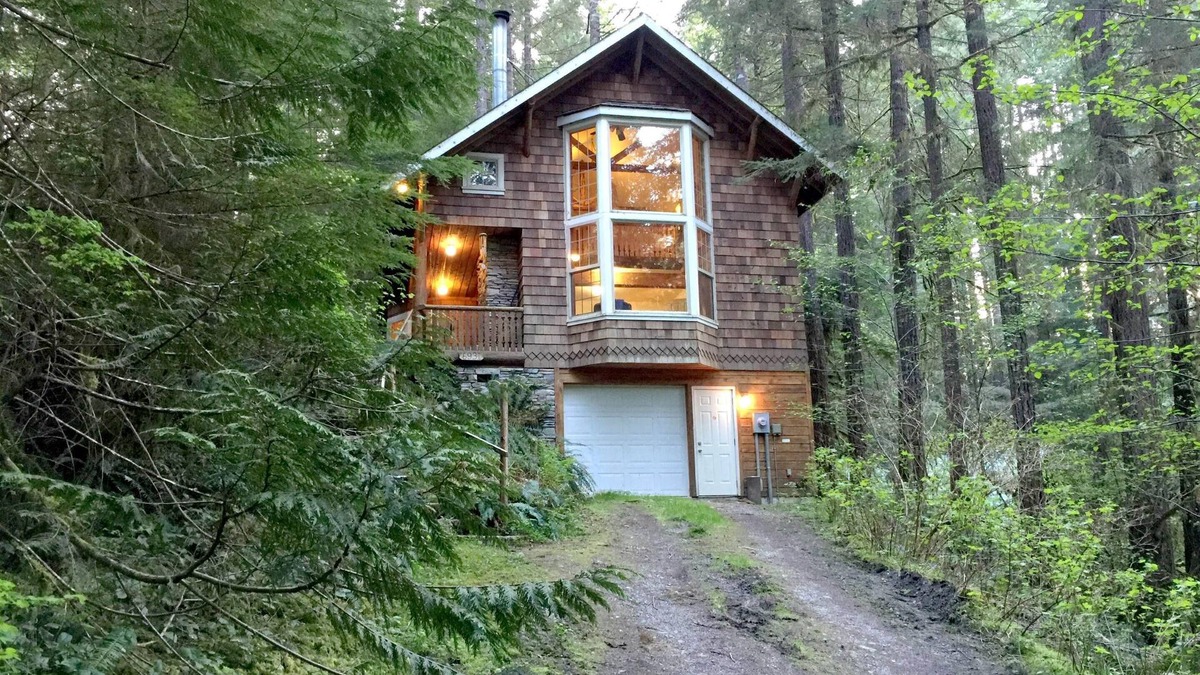 Glacier Cabin | Snowline Cabin #25 - Hot Tub - Pets Ok - Wi-Fi