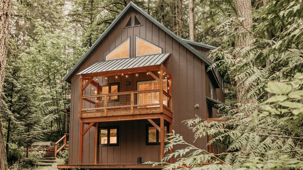 Glacier House | Snowline Cabin #69 - An Elegant Country Home! Sleeps 8