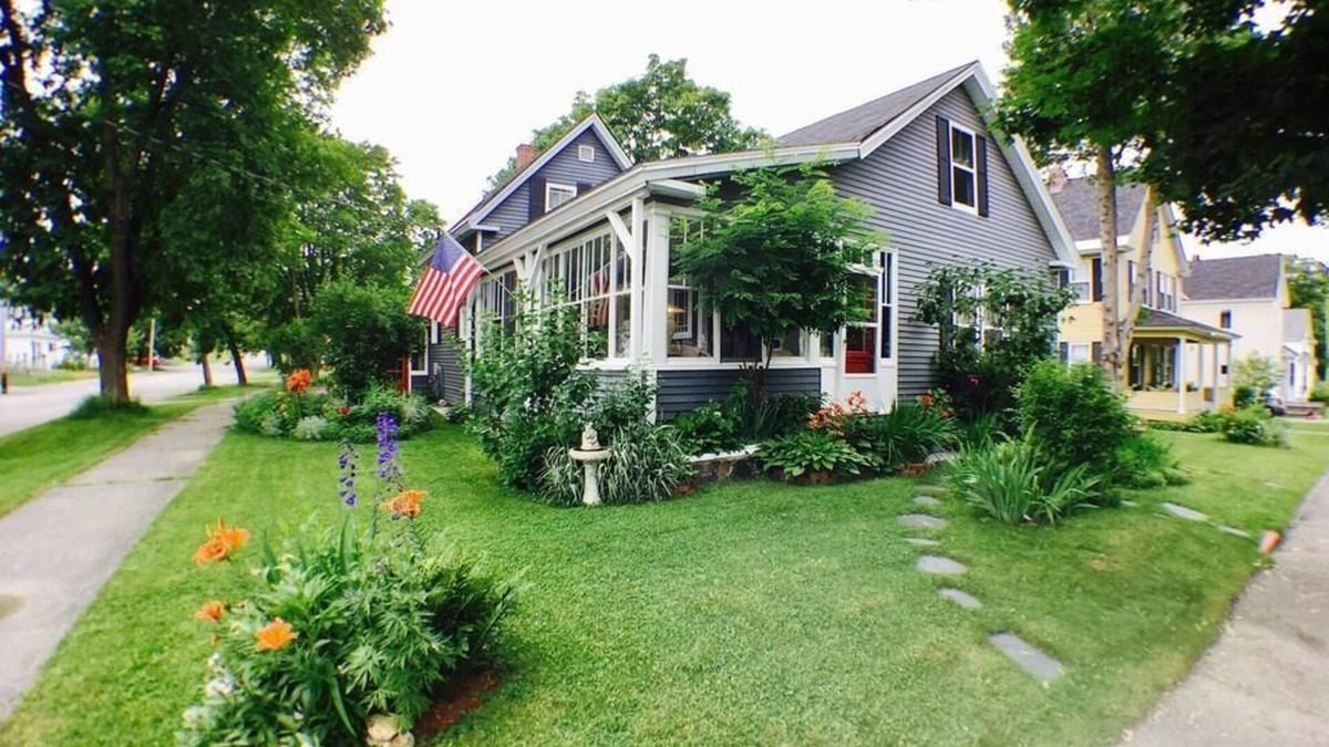 Millinocket House | Snowmobiling, hiking, rafting paradise from this gorgeous Millinocket home