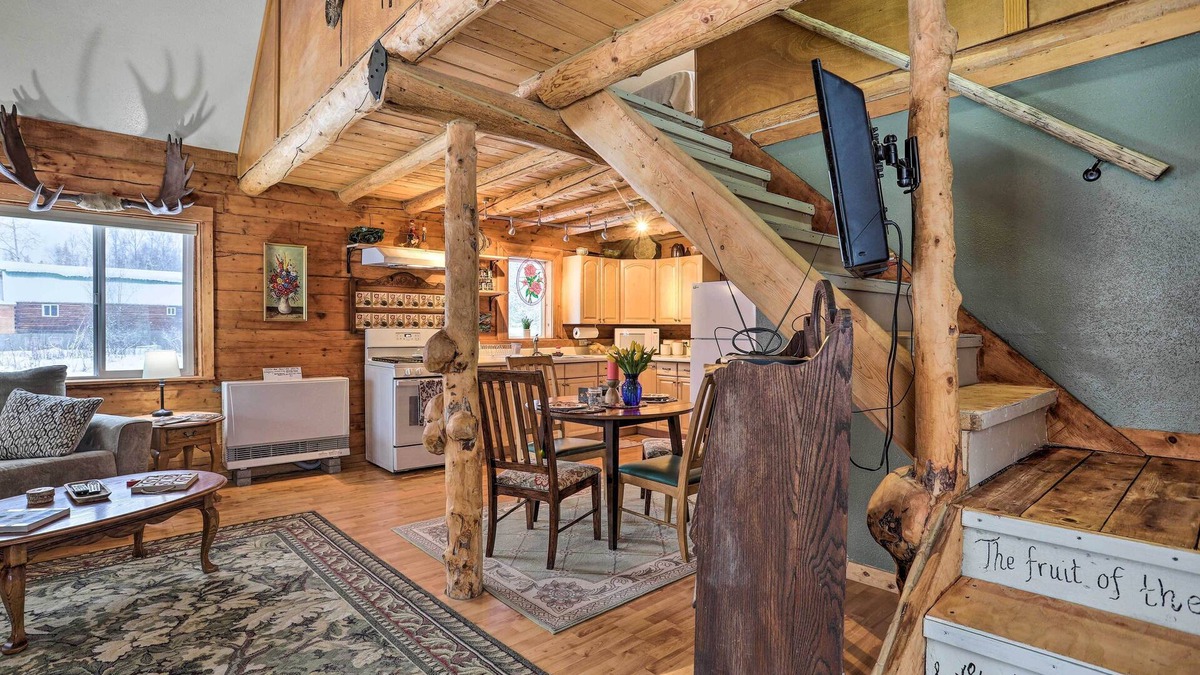 Knik-Fairview Cottage | 'snowshoe Cabin' w/Gas Grill: Fish & Hike!