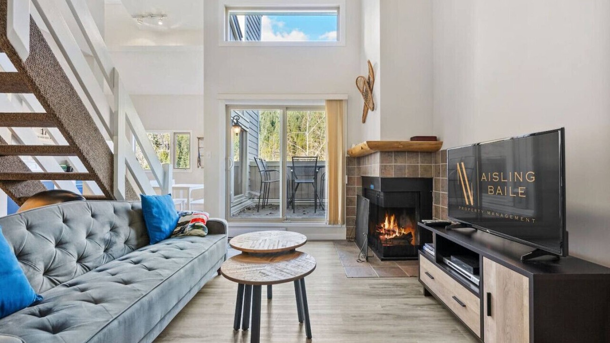 East Kootenay Apartment | Snowshoe Summit | Ski-in/out | Hot Pools | Sauna