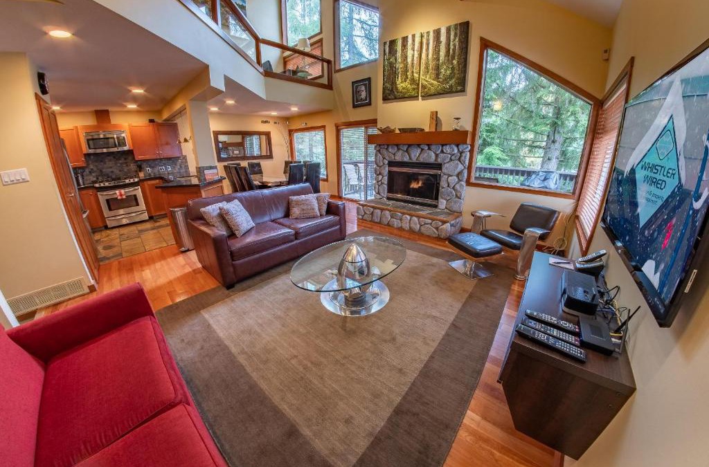 Blackcomb House | Snowy Creek 04 - Ski In Ski Out, Private Hot Tub, Short Walk to Whistler Village