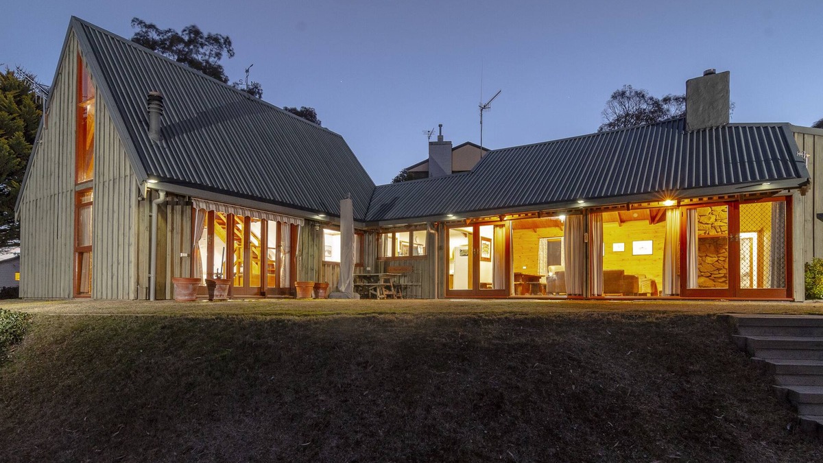 Old Adaminaby House | Snowy Mountains Fishing Lodge, Old Adaminaby