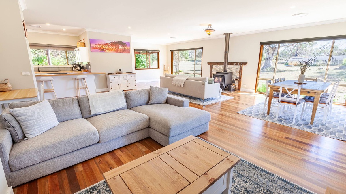 Hill Top House | Snowy Mountains Hideaway with plenty of space to relax after a day of adventure.