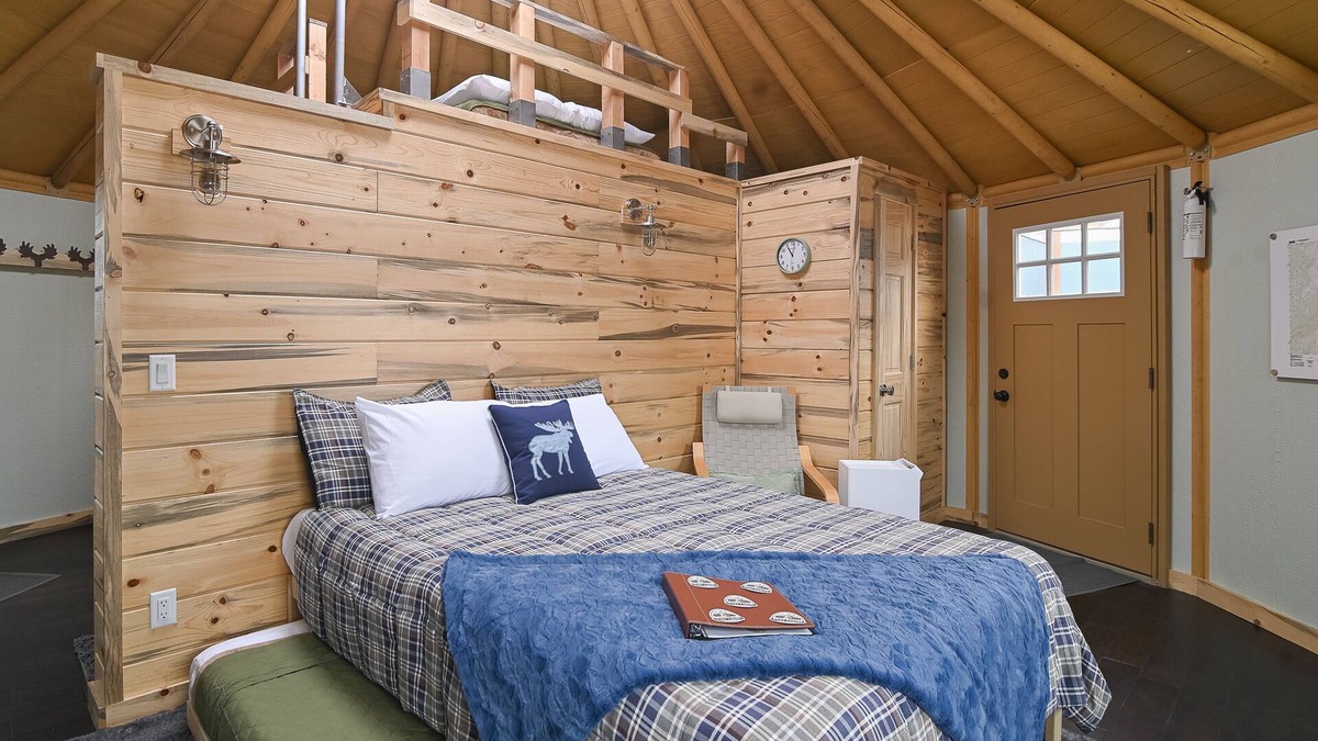 Centennial House | Snowy Range Yurt Cabins - Green Yurt