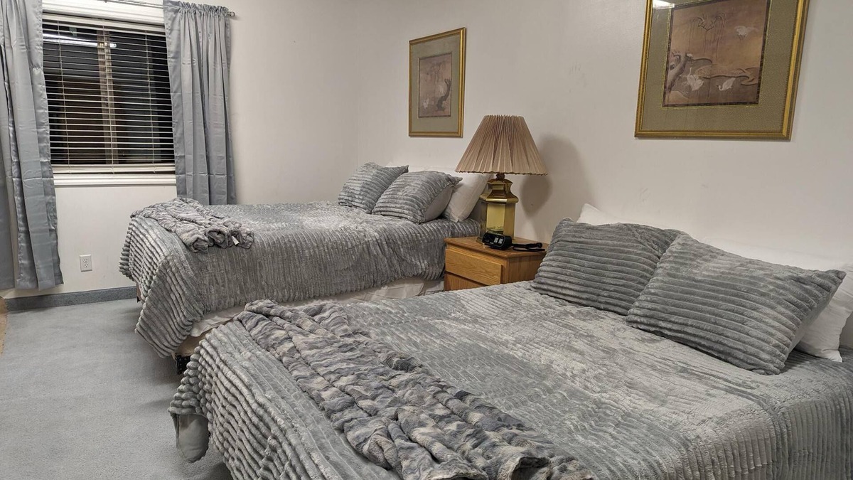 Hot Springs Cabin | Snug and Welcoming Room in Cabin - Room 114
