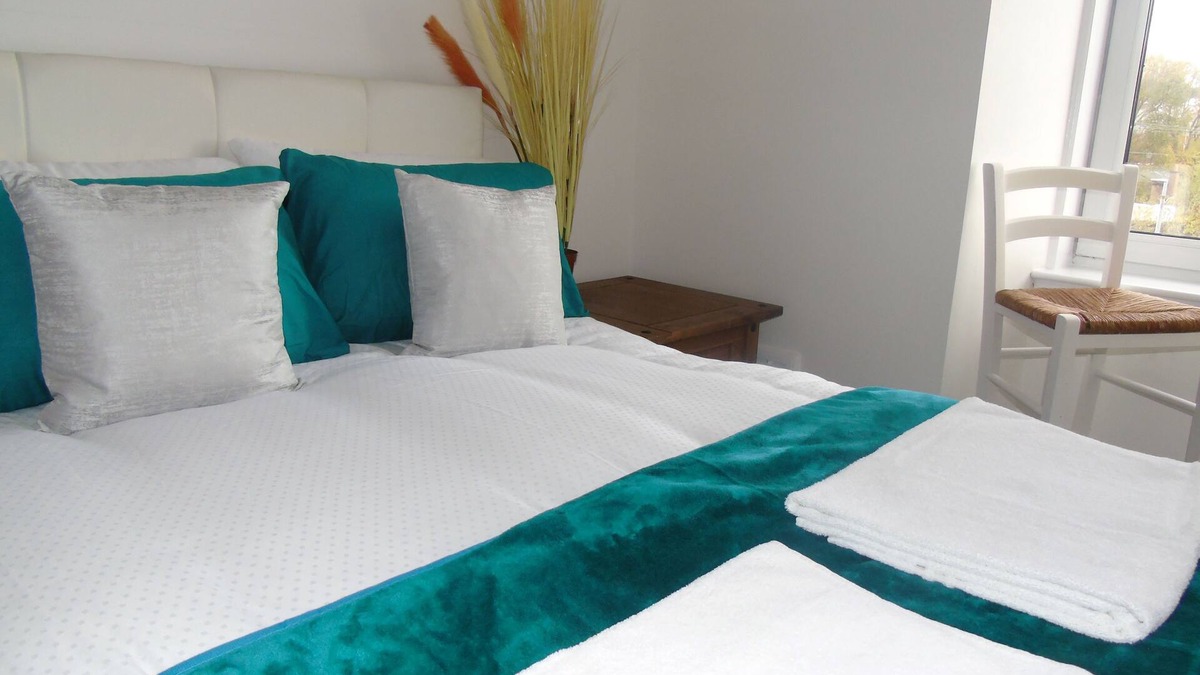 Greenock Apartment | Snug - Grian-aig Apartment