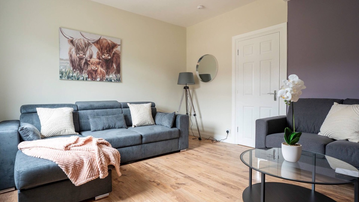 Rosyth House | Snug Modern Home in Dunfermline