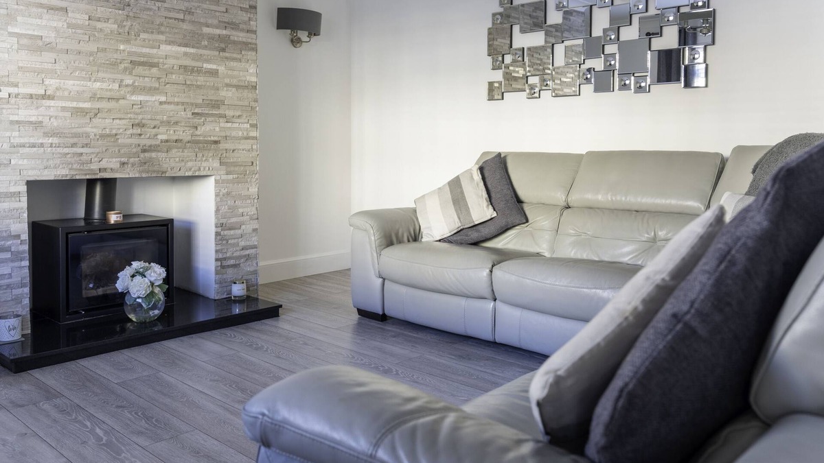 Airdrie House | Snug Modern Home in Airdrie