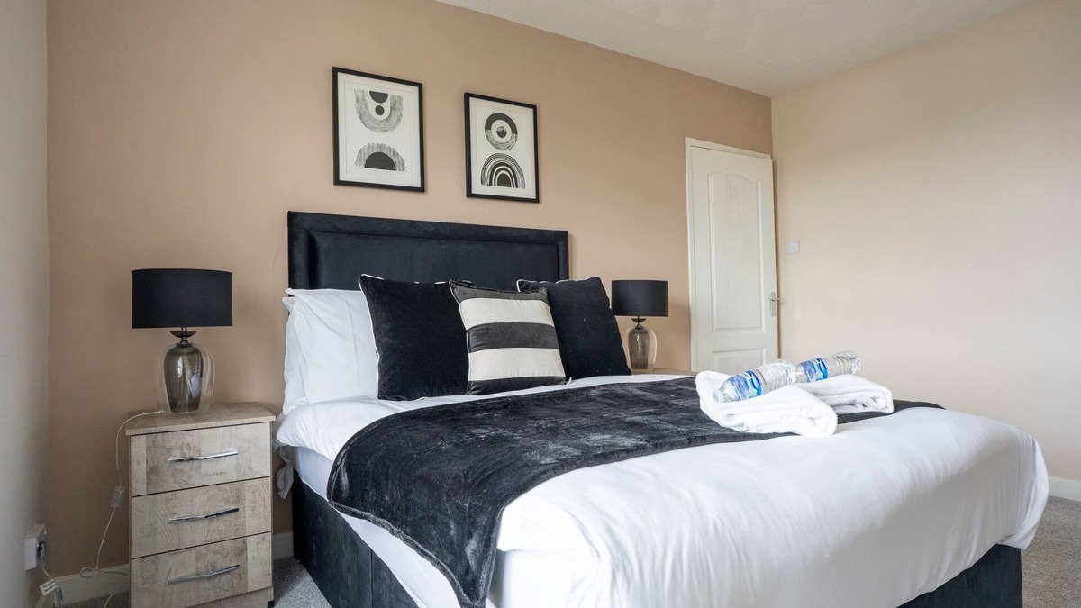 Bathgate House | Snug Modern Home in Bathgate