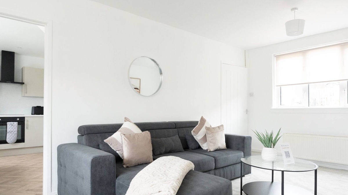 Broxburn House | Snug Modern Home in Broxburn