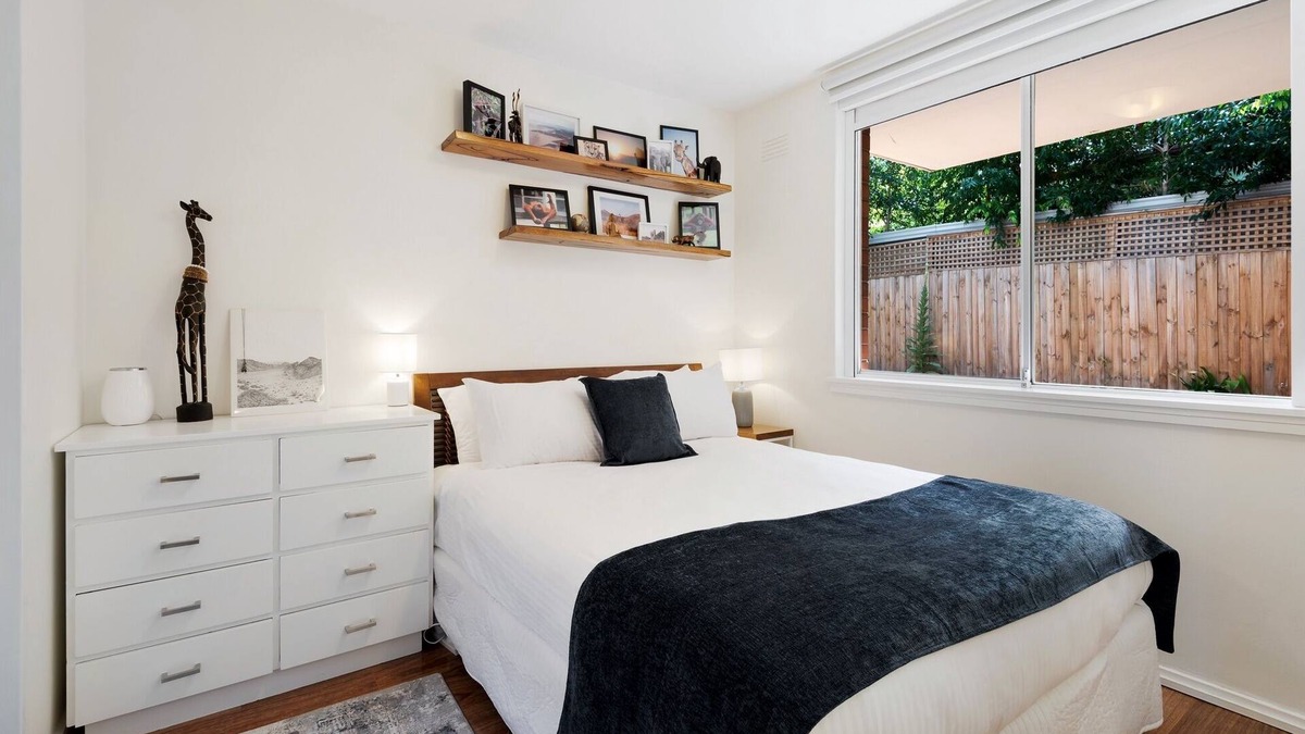 St Kilda Apartment | Snug St Kilda Apartment with Private Courtyard