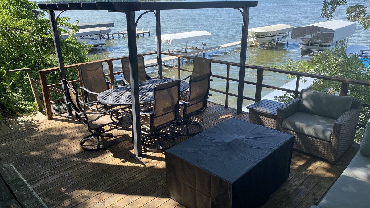 Ventura House | Snuggle up at The Cozy Cove!