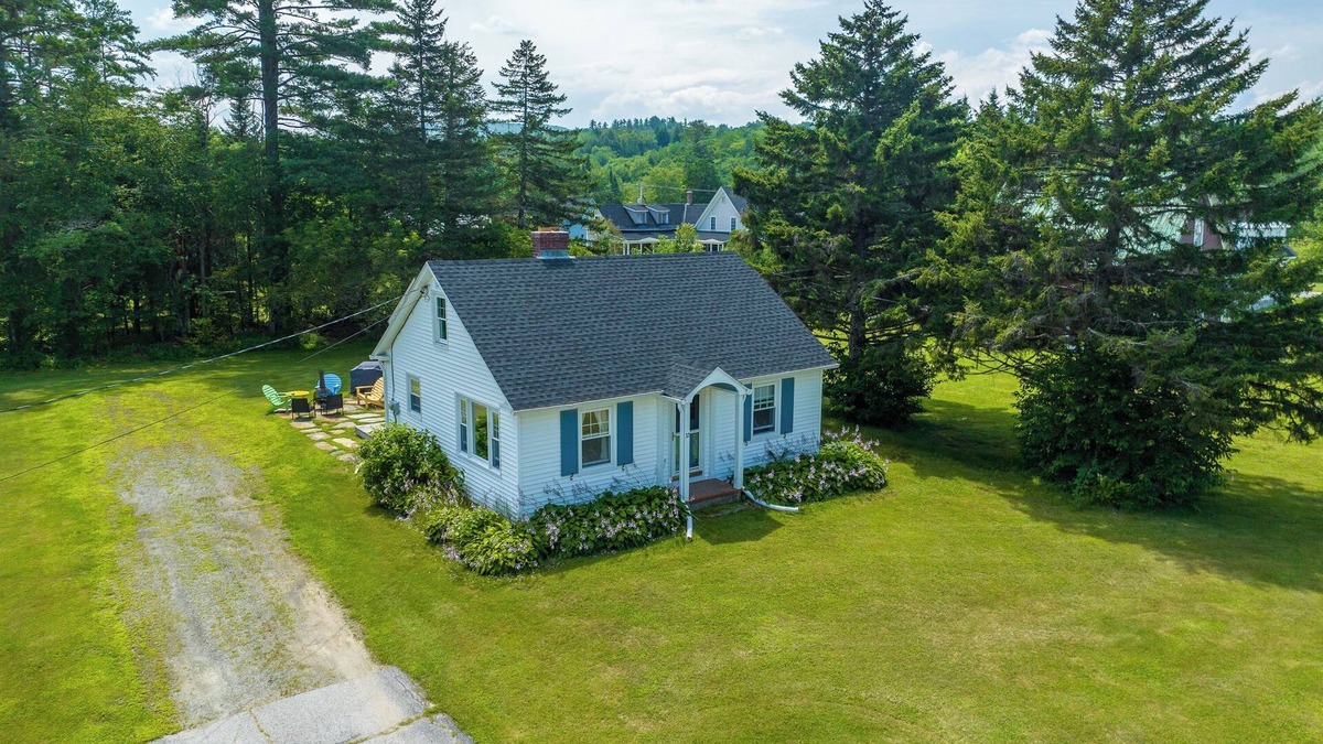 Franconia House | So Close to Franconia Notch and all the Beauty it offers; Single Family Home!