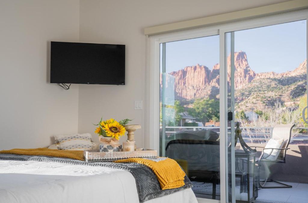 Hildale House | So Zion Painted Desert-4Bed, 3Bath, Hot Tub, Deck