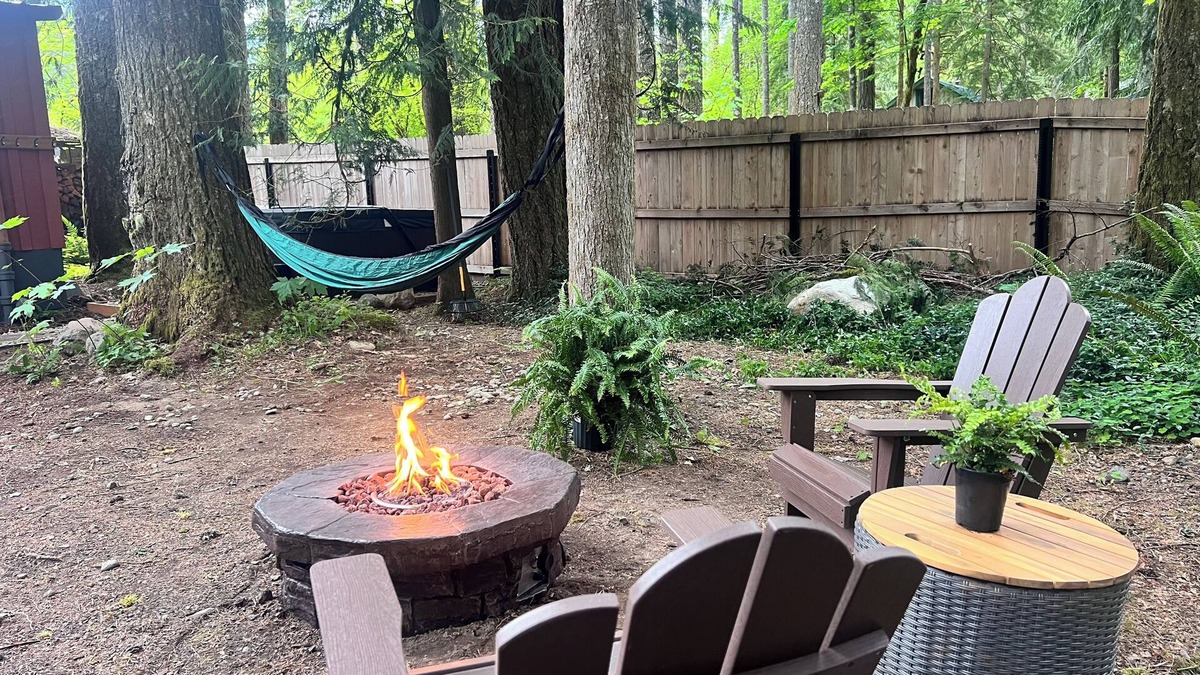 Rhododendron Cabin | Soak & Stargaze! Hot Tub, Fire Pit, Forest Air Cabin near Mt. Hood