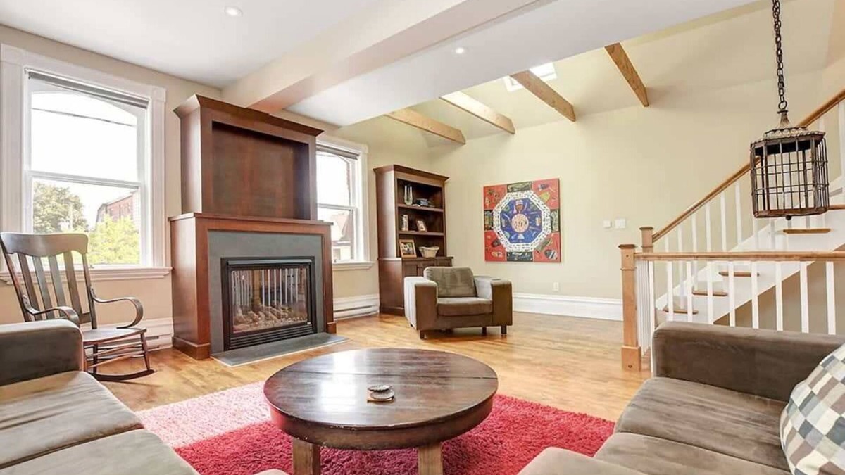 Hull House | Soaring ceilings, 15 min walk to Parliament!