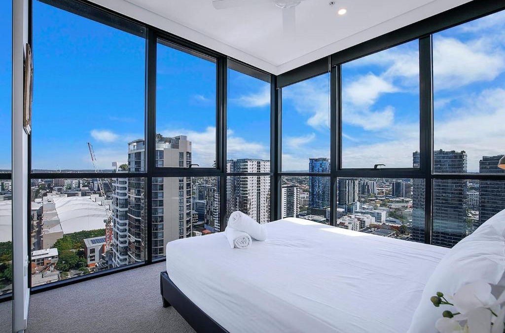 South Brisbane Apartment | Soaring Skyline on Southside at Resort-Style Stay