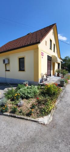 Straza House | Soba Kolovrat