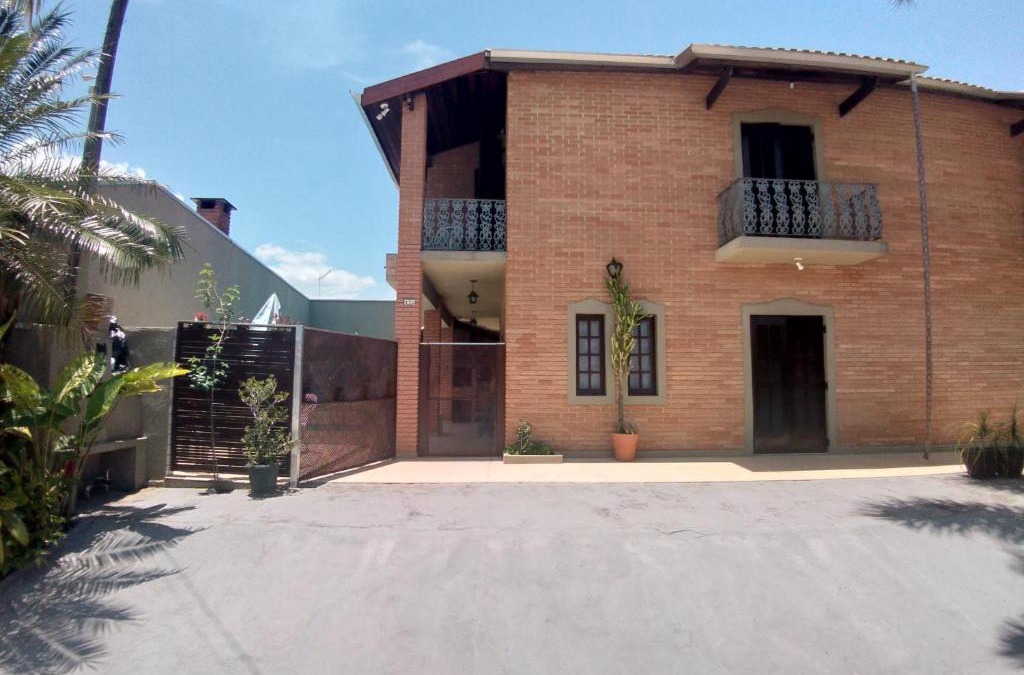 Caraguatatuba House | Sobrado com piscina em condomíno fechado a 150 M da praia