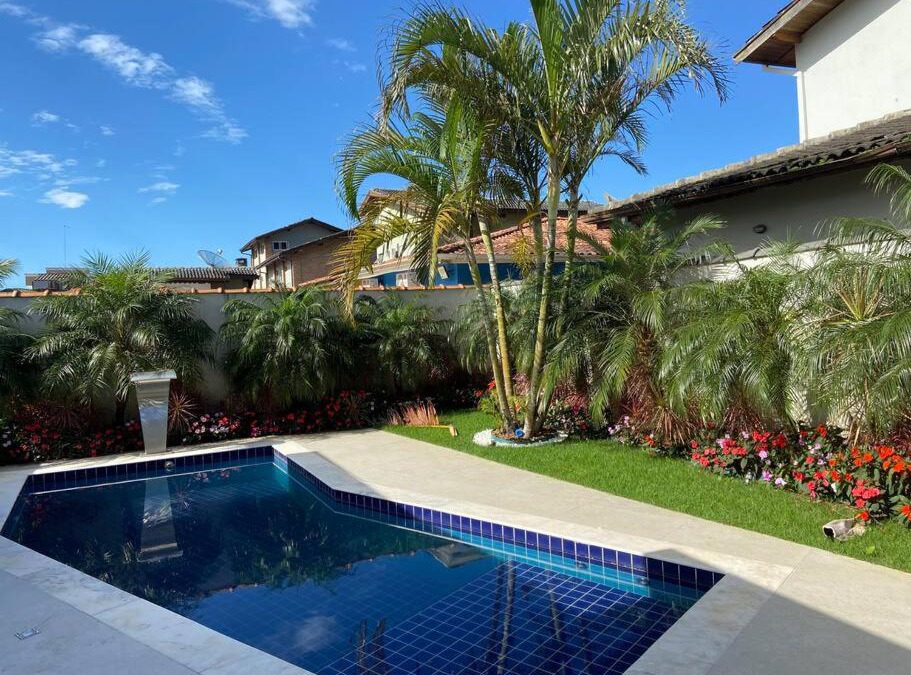 Morada da Praia House | Sobrado moderno, piscina privativa, condomínio Morada da Praia!
