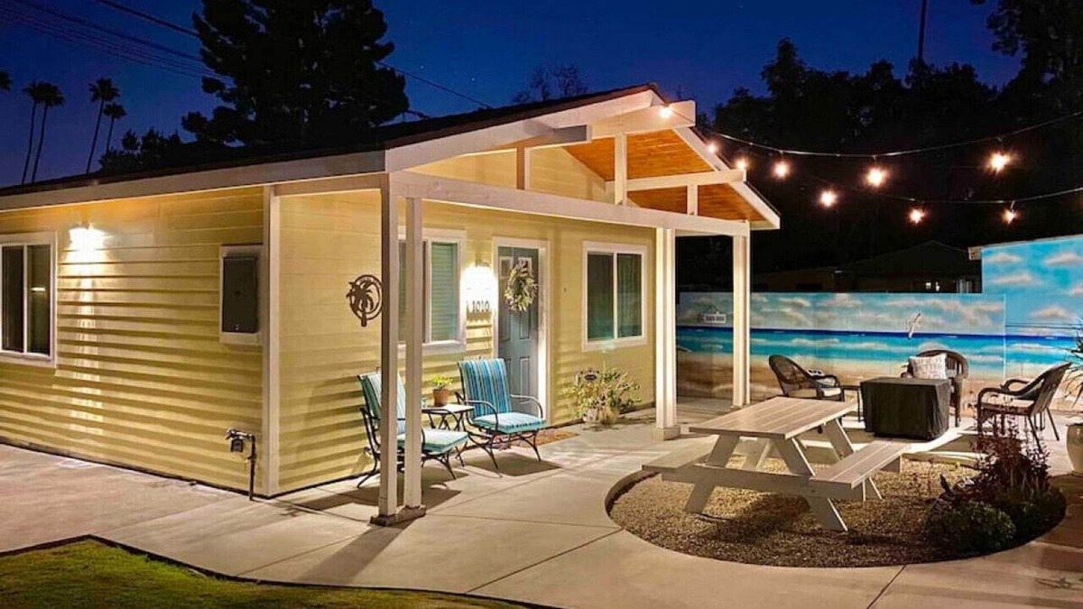 North Central House | SoCal Daze, a Cozy Bungalow + Parking, Patio, BBQ