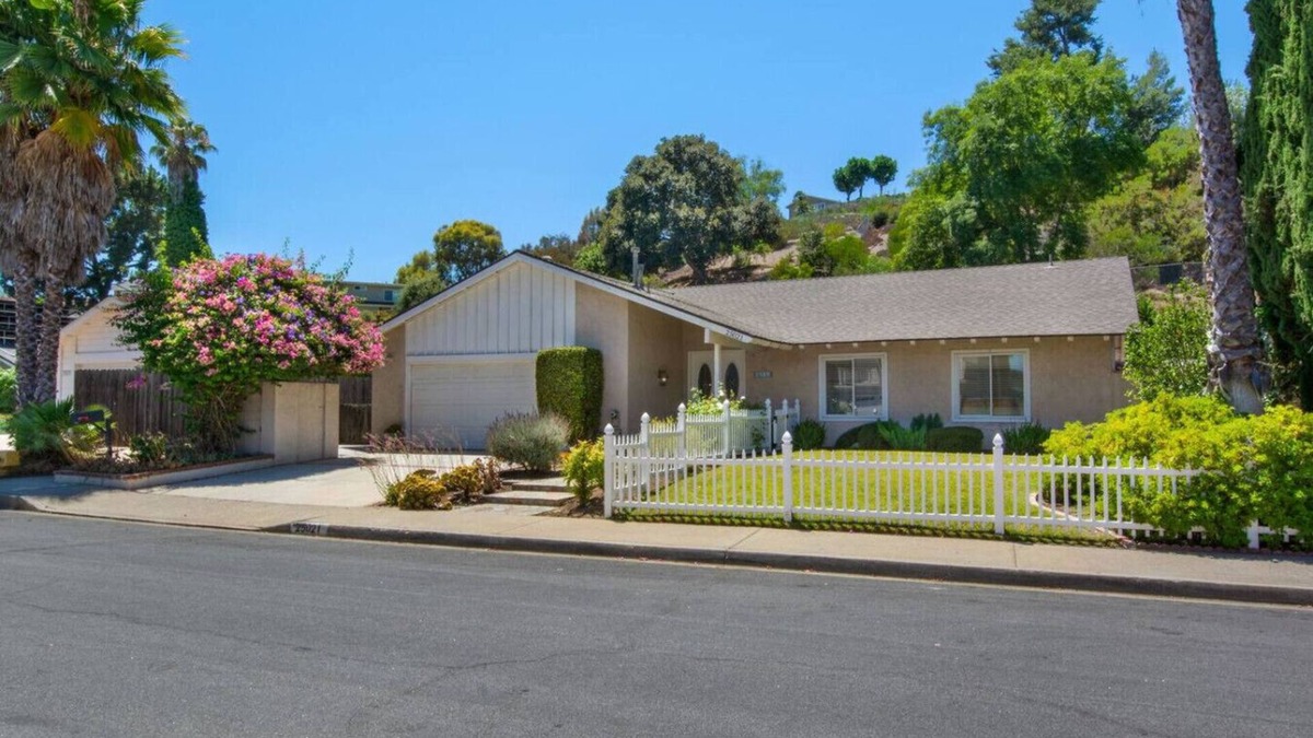 Mission Viejo House | SoCal Serenity | Pool | Spa | FirePit | BBQ