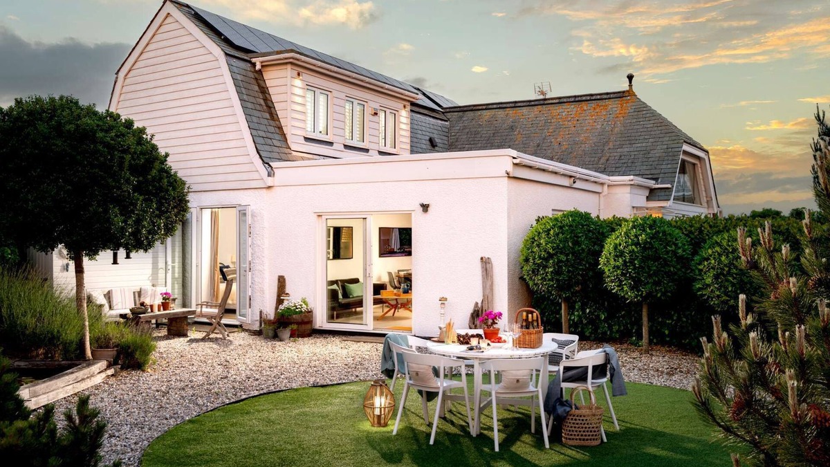 Pevensey House | Sociable Open Plan entertaining. and more.