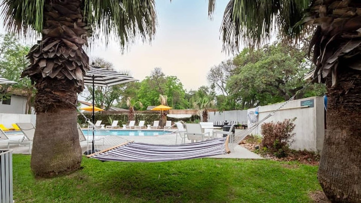 Dawson Apartment | Soco 2BR Cozy Suite w Pool King bed Fast Wifi