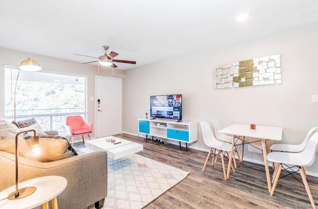 Dawson Apartment | SoCo Chic Apartment Suites Close to Downtown