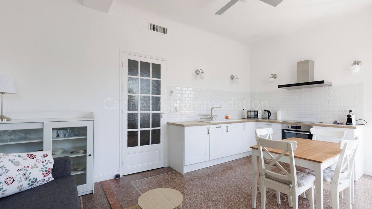 Heres Apartment | Soeur-2911-Chaming apartment near the famous Forville market